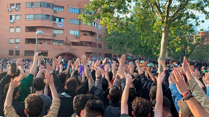 Concentración en la Plaza Roja de Vallekas en repudio a un acto de Vox. Foto: ID