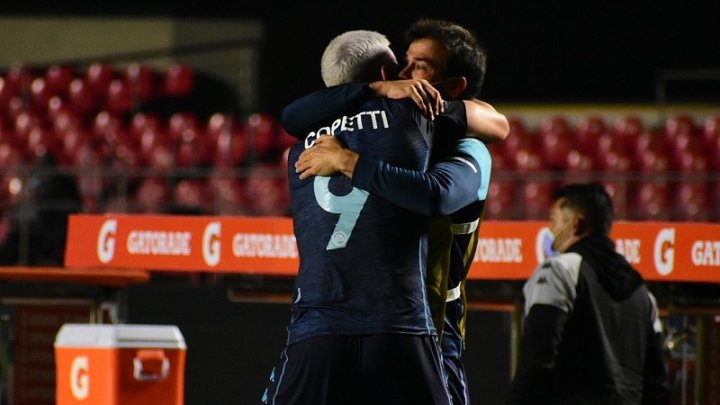 Copetti festeja su golazo. Foto: cuenta oficial de Twitter de Racing Club.