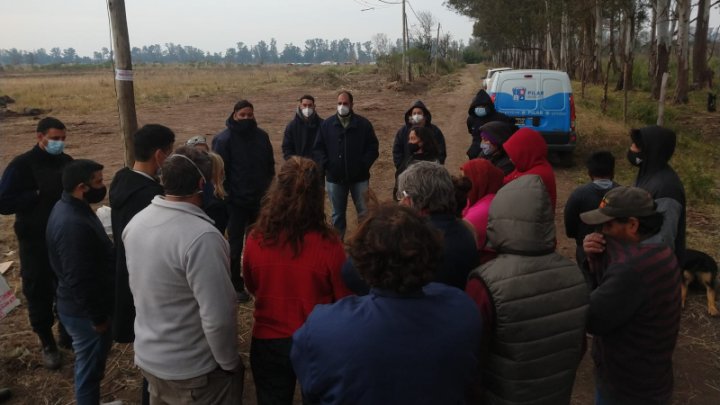 Vecinxs y trabajadores rurales de Parada el Gallo exigen a inspectores municipales que intervengan en su favor