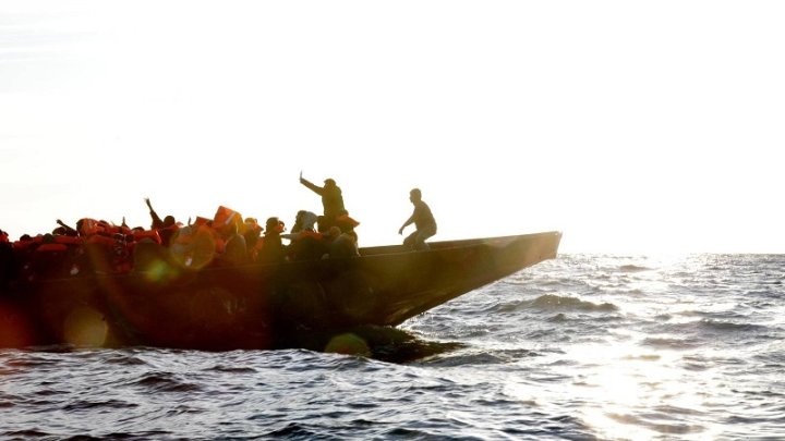 Muchos de los migrantes que cruzan el Mediterráneo son rescatados por Organizaciones No Gubernamentales. Foto: Rescate el 20 de enero de @MonrasAndrea