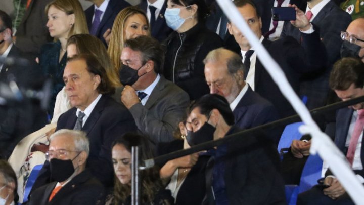 Empresarios mexicanos en la ceremonia por el 200 aniversario de la consumación de la independencia de México. Imagen: Reporte Índigo.