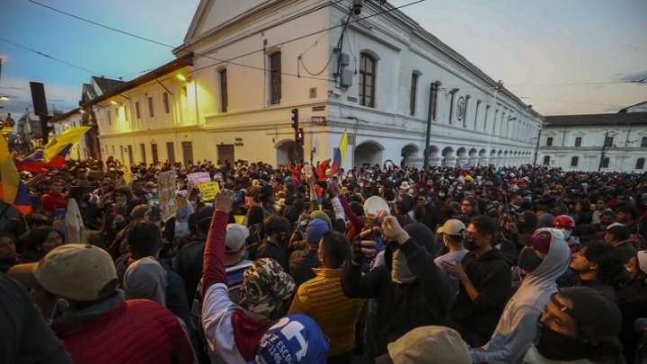 Movilización en el centro histórico de Quito. Fotografía EFE/José Jácome