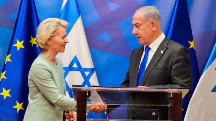 La presidenta de la Comisión Europea, Ursula von der Leyen, durante su reunión con el primer ministro israelí, Benjamín Netanyahu en Tel Aviv el 13 de octubre de 2023.