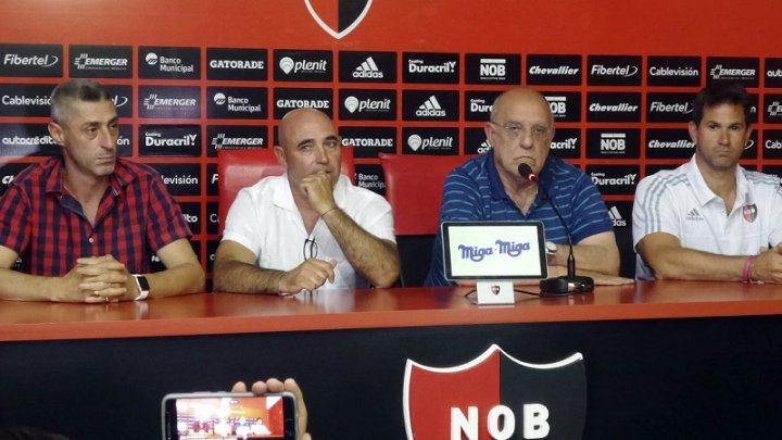 Presidente de Newell´s Eduardo Bermúdez, en épocas de Llop como DT.