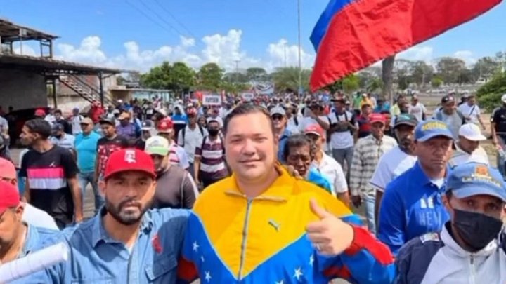 Daniel Romero, dirigente sindical de Sidor, en el centro de la imagen.