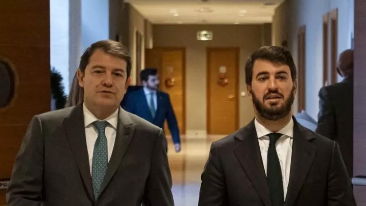 El presidente de Castilla y León del PP, Alfonso Fernández Mañueco, y Juan García-Gallardo, vicepresidente de Vox / Europa Press