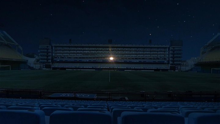 Antes de encender las luces del estadio, La Bombonera iluminó el palco de Diego.