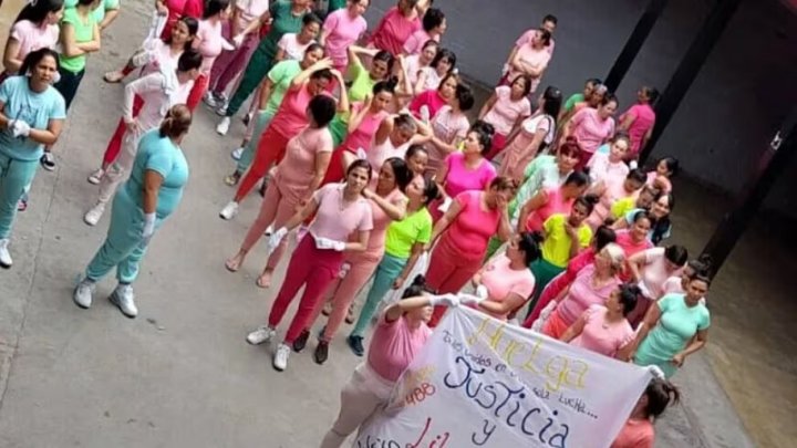 Mujeres en la cárcel del Instituto Nacional de Orientación Femenino (INOF) en huelga de hambre