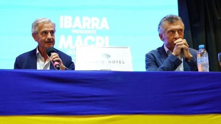 Andrés Ibarra y Mauricio Macri en conferencia de prensa.