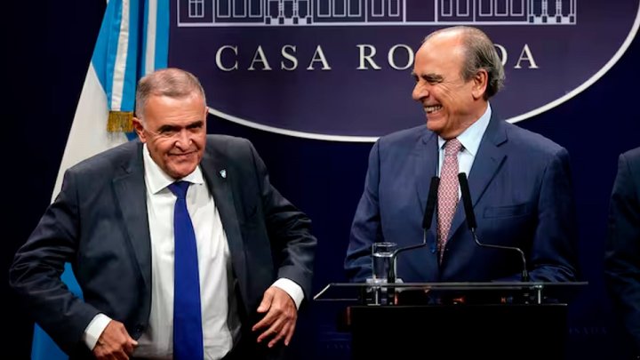 Jaldo junto a Guillermo Francos tras la reunión entre la Nación y los gobernadores. Fotografía: Santiago Filipuzzi.