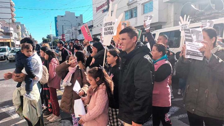 Causa armada contra vecino de Villa Itatí: protesta en Quilmes