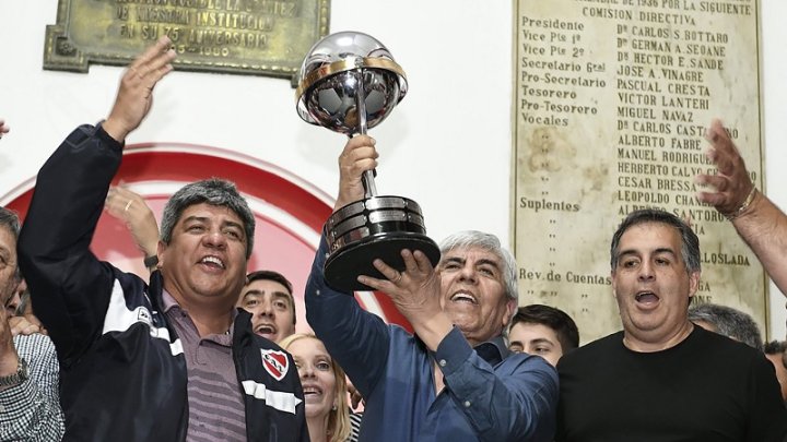 Hugo y Pablo Moyano junto a Carlos Montaña, ex funcionario de Alicia Kirchner.