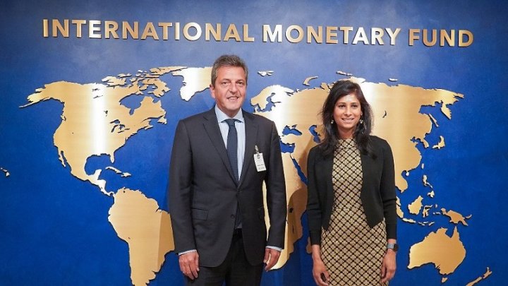 Sergio Massa y Gita Gopinath, subdirectora gerente del Fondo Monetario Internacional (FMI)