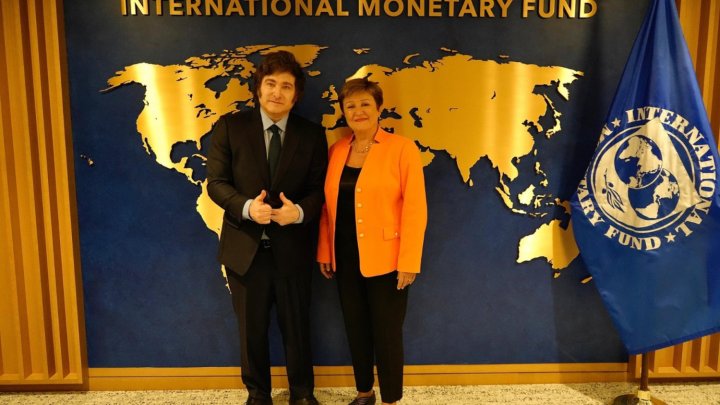 Javier Milei con la Directora Gerente del FMI, Kristalina Georgieva, en la sede del organismo en Washington D.C. Foto: Gobierno nacional argentino.