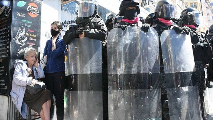 Foto: Amparo Carvajal en puertas de la APDHB (APG)