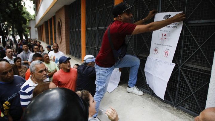 Fila de electores a primeras horas de la mañana. AP/Foto (Cristian Hernández)