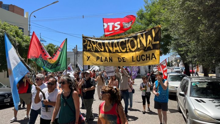 Columna de PTS, FOL y ambientalistas en Viedma, con la exigencia de paro nacional