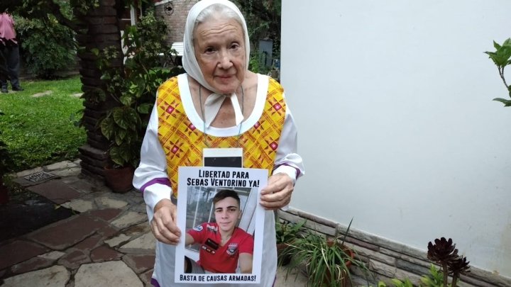 Nora Cortiñas (Madre de Plaza de Mayo Línea Fundadora) forma parte de la campaña por la libertad de Ventorino