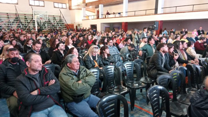 Audiencia pública en Huahuel Niyeo (Jacobacci) por el proyecto extractivista Calcatreu.