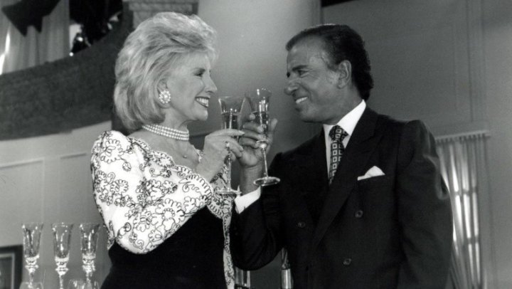 Mirtha Legrand y el ex presidente Carlos Menem en uno de los tantos Almuerzos de la década de los '90.