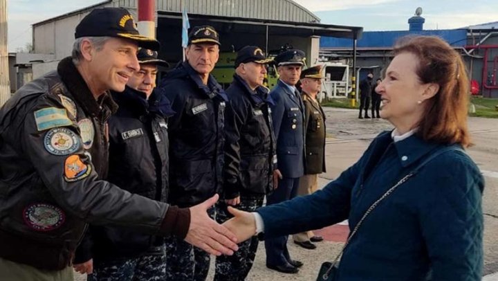 Foto: Mondino con las Fuerzas Armadas argentinas