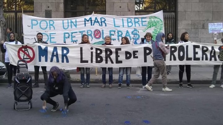 Foto: Atlanticazo en Mar del Plata, contra las plataformas petroleras en el mar argentino | @mardelplatarde