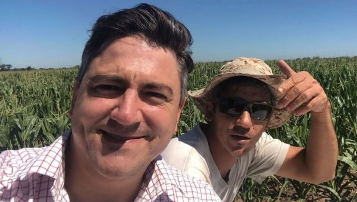 Francisco Paoltroni y su hermano Alejandro en uno de sus campos