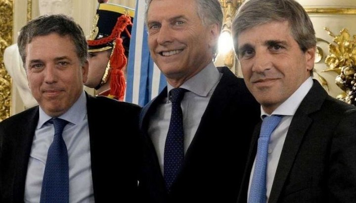 Nicolás Dujovne, Mauricio Macri y Luis Caputo | Foto Infonews