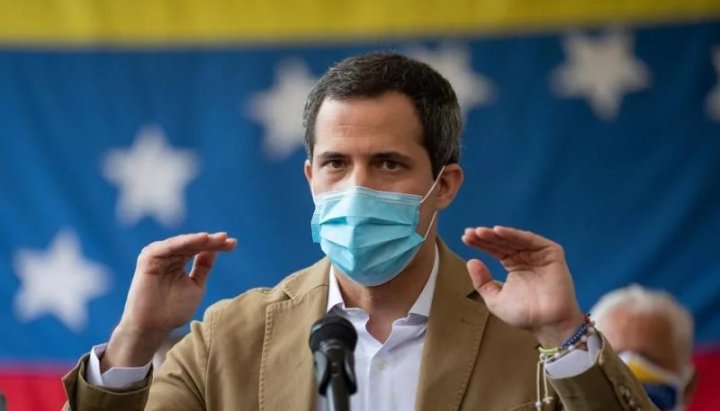 El gobierno británico sigue reconociendo a Juan Guaidó como "presidente interino". Foto EFE/ Rayner Peña R/Archivo