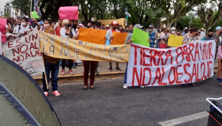 Los vecinos de La Nueva Unión en una de las tantas movilizaciones frente al municipio de La Matanza