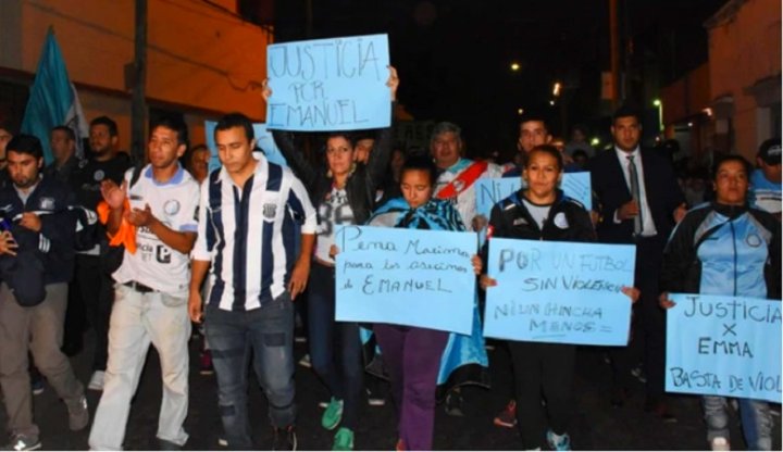 Marcha por justicia para Emmanuel Balbo, en el inicio del juicio por su asesinato. (Del sitio Cba24n)