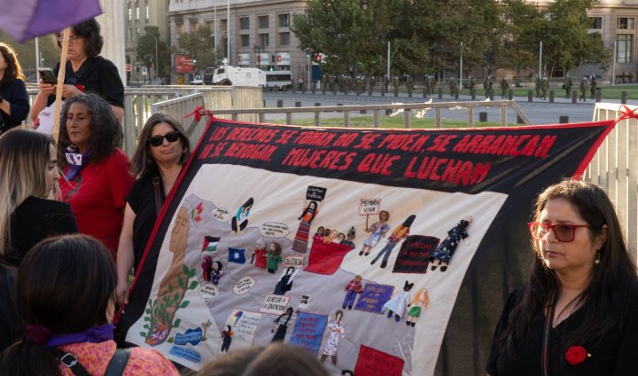 "Los derechos se toman, no se piden, se arrancan, no se mendigan. Mujeres que luchan"