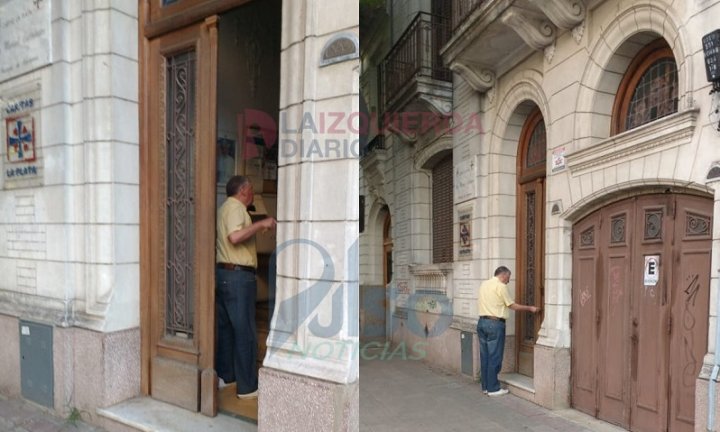 El cura Eduardo Lorenzo ingresando a su nueva "suite", en la sede central de Cáritas La Plata