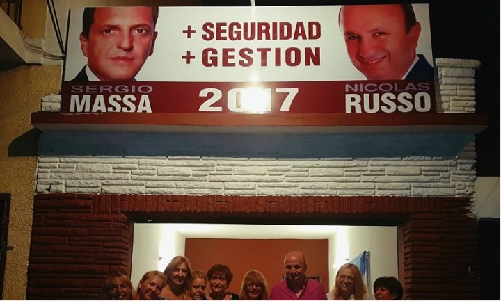 Local partidario de Sergio Massa en Lanús, donde el presidente granate es su delfín.