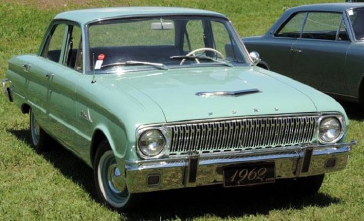 El primer modelo de Ford Falcon que salió de la planta de Ford Motors Argentina, entonces ubicada en La Boca.