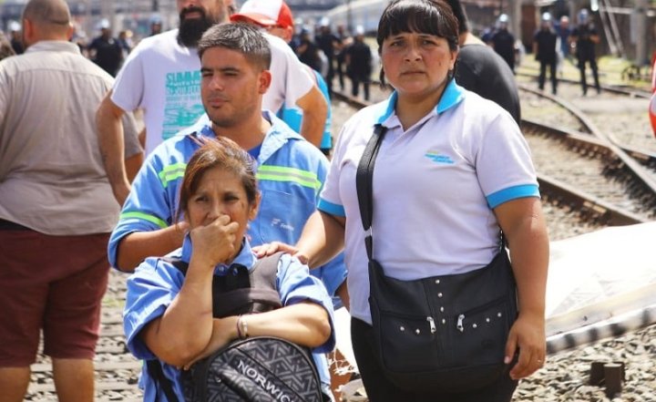 Ester y Elvira en el último corte de vías