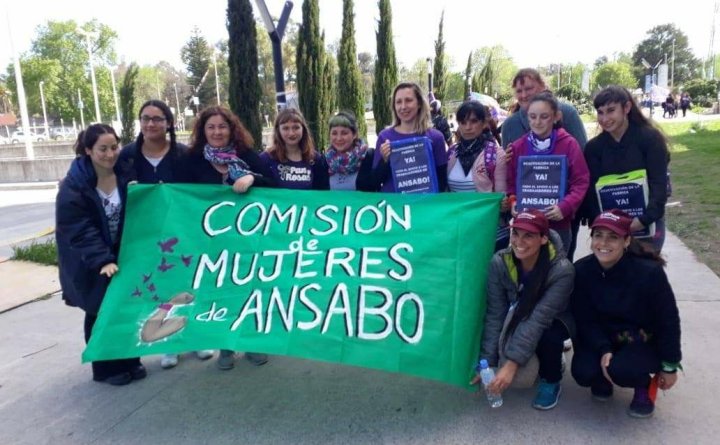 En el Encuentro Nacional de Mujeres y Disidencias en La Plata, junto a Alejandra -Siam-, trabajadoras aeronáuticas de Ezeiza y Myriam Bregman, legisladora porteña y dirigente de Pan y Rosas Argentina.