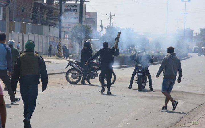 Imágenes de esta mañana - enfrentamientos en la zona de El Castillo, Cochabamba (Foto: Los Tiempos - Daniel James)