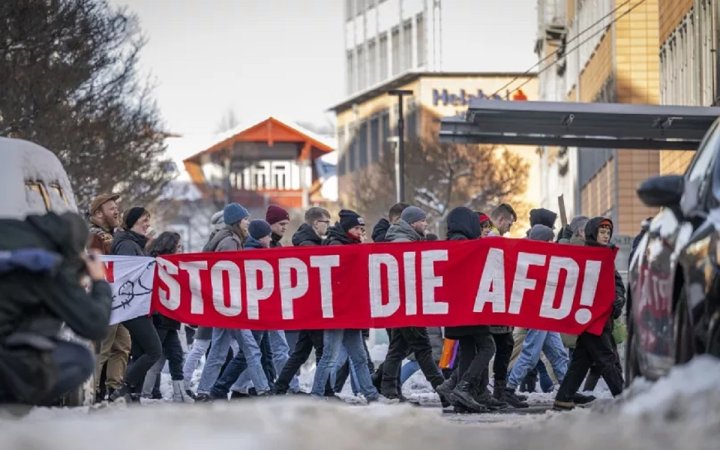 Marcha contra la extrema derecha. Cartel que indica: "Detiene a AfD".