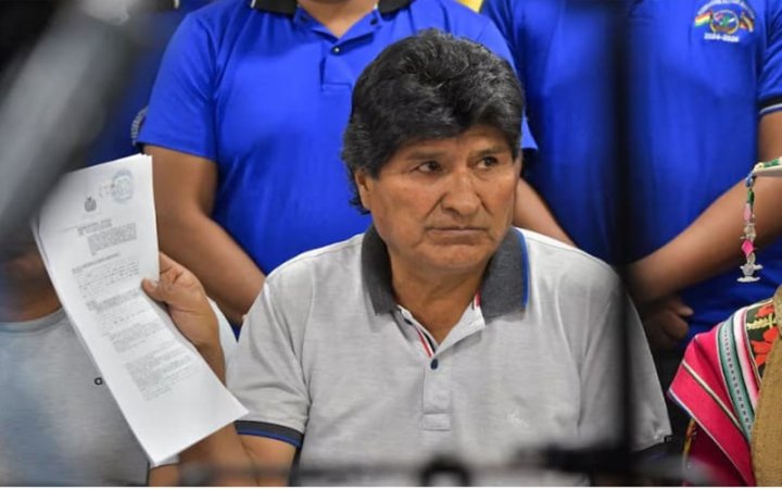 Evo Morales, en conferencia de prensa desde Cochabamba, frente a las denuncia de estupro en su contra (Foto: Patricia Pinto, REUTERS)