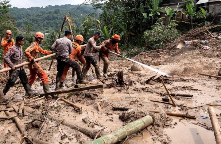 Deslizamiento de tierra en Bogor, Indonesia, 4/1/2020 | EFE/EPA/WISNU / Agung Prasetyo