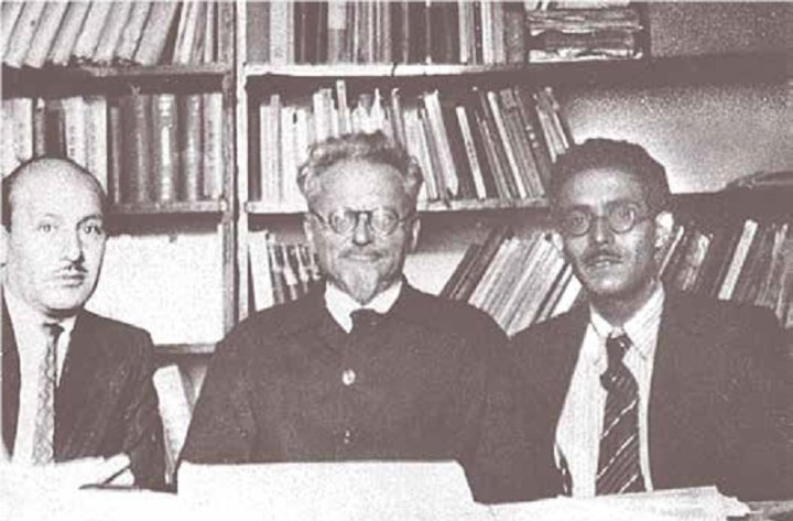 Alipio Valencia Vega, León Trotsky y Eduardo Arze Loureiro Coyoacán México D.F, México, 1940. Fuente: (Bravo, 2013)