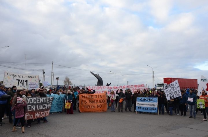 Movilización contra la megaminería en Puerto Madryn