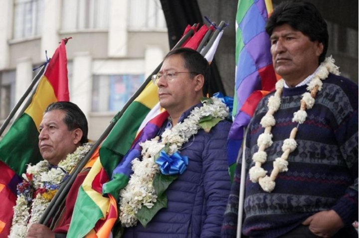 Foto: David Choquehuanca, Luis Arce Catacora y Evo Morales en una concentración en La Paz. (imagen de archivo, AFP)