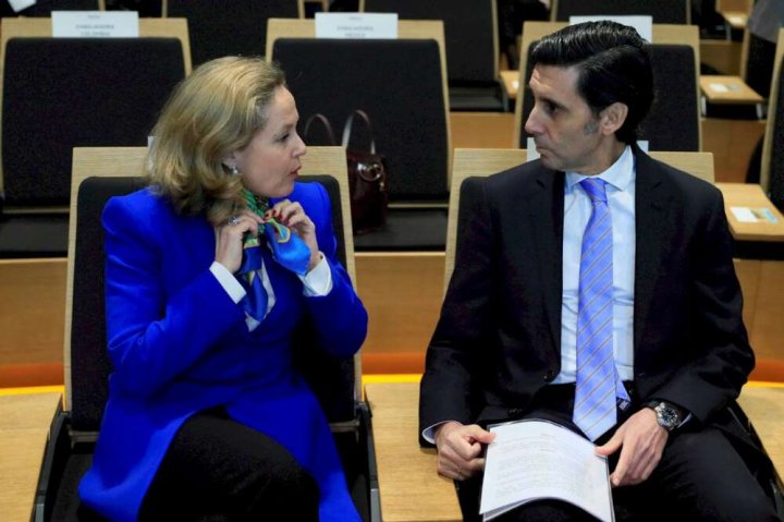 Foto: Nadia Calviño, ministra de Economía y José María Alvarez- Pallete, consejero delegado de Telefónica.