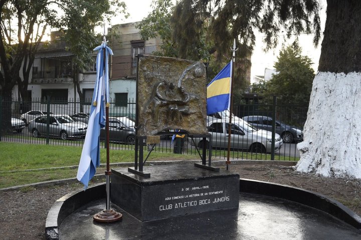 La Plaza Solís, donde se reunieron los jóvenes que fundaron al Club Atlético Boca Juniors en 1905. 