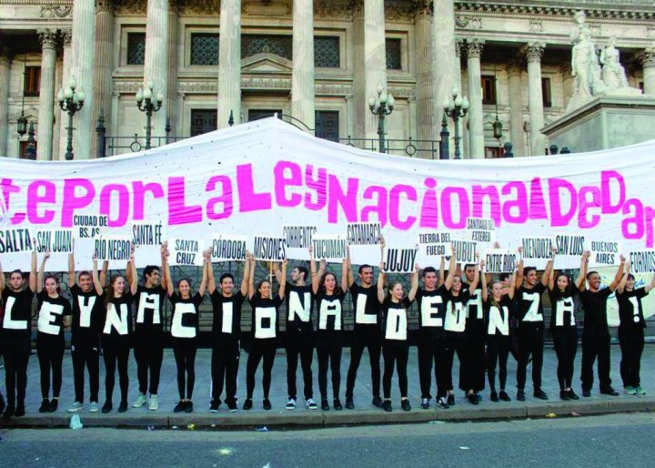 Presentación de proyecto de ley en el Congreso 