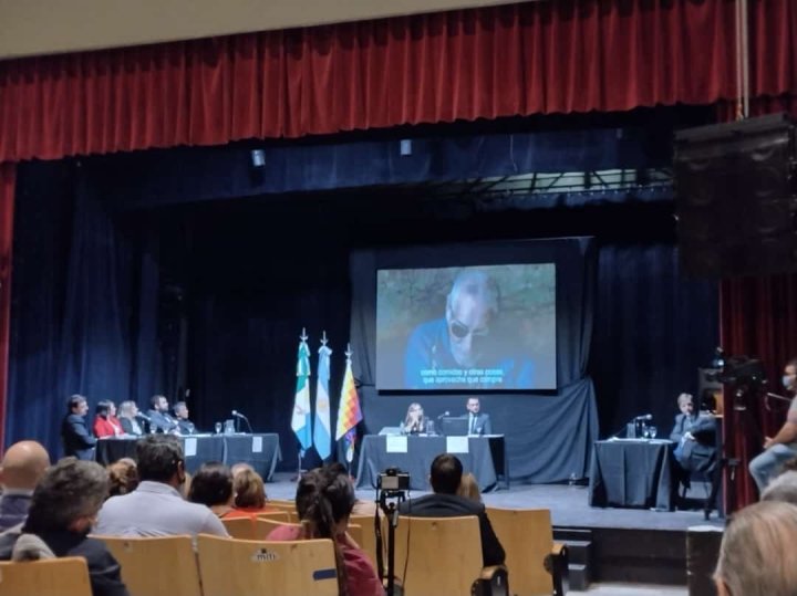 Imágenes desde el interior de la sala de audiencias. Foto gentileza Diana Della Bruna