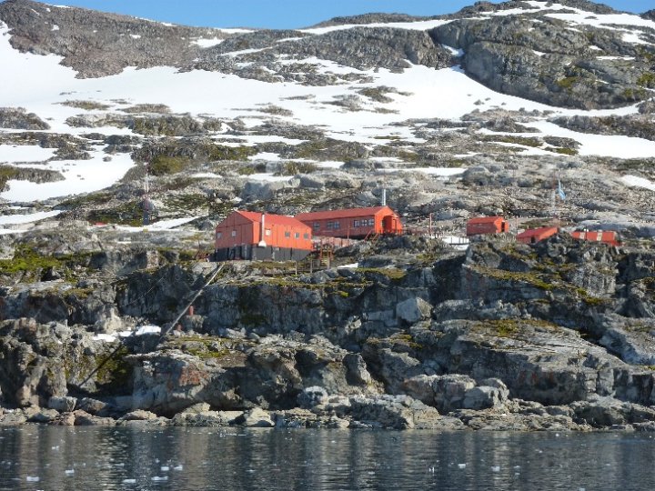 La Base desde el mar