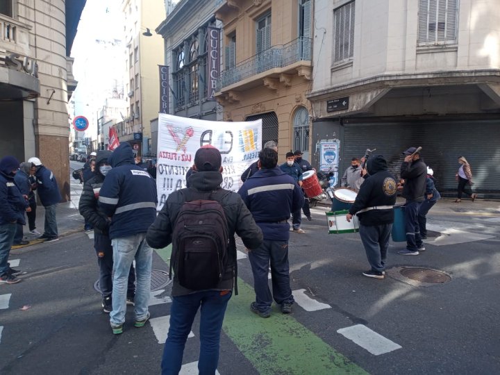 Trabajadores tercerizados pelean contra la precarización y los despidos